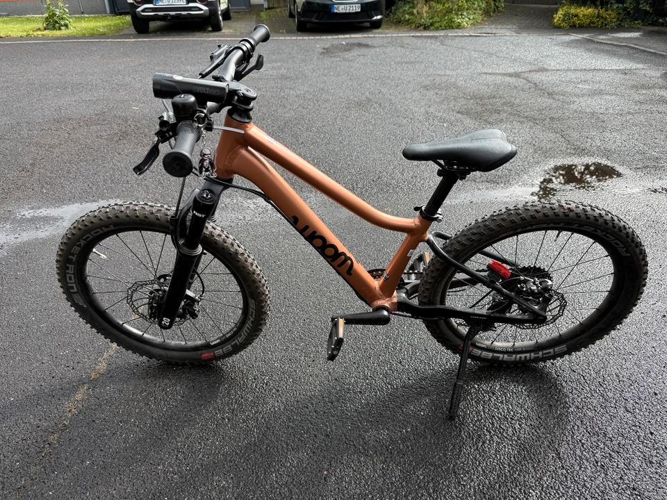 Woom OFF AIR 4 children's bicycle - Like new with stand!