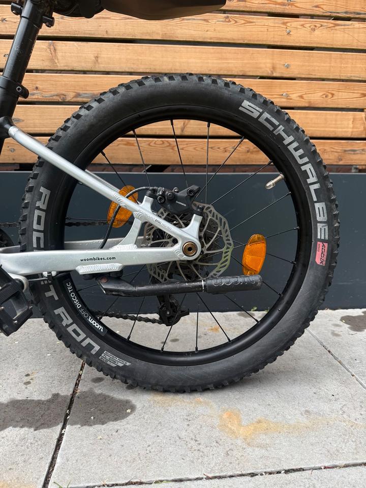 Woom 4 off air black 20“