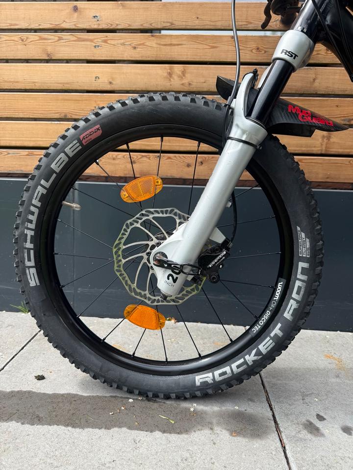 Woom 4 off air black 20“